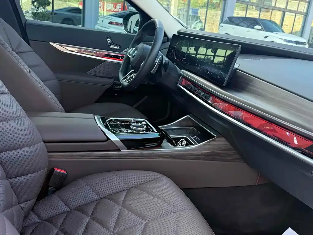BMW 7 Series 2024 из CN, фото 3