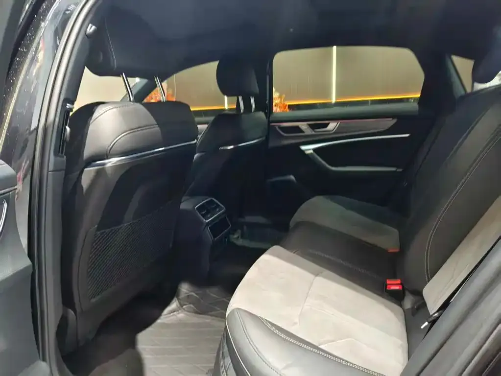 Audi A6L 2023 из CN, фото 2