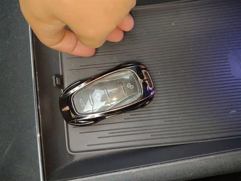 Hongqi EH7 2024 из CN, фото 6