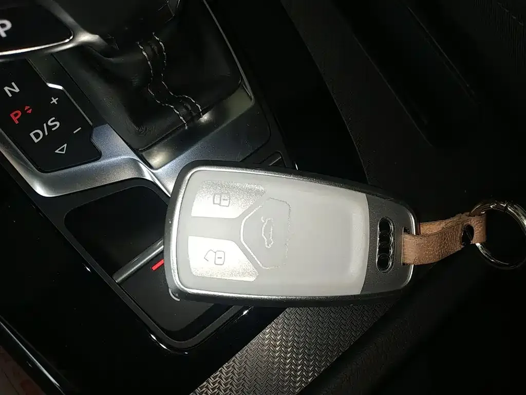 Audi Q5L 2022 из CN, фото 2
