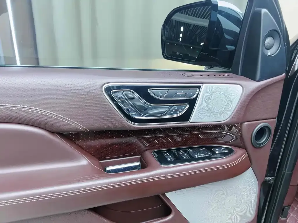 Lincoln Navigator 2021 из CN, фото 2