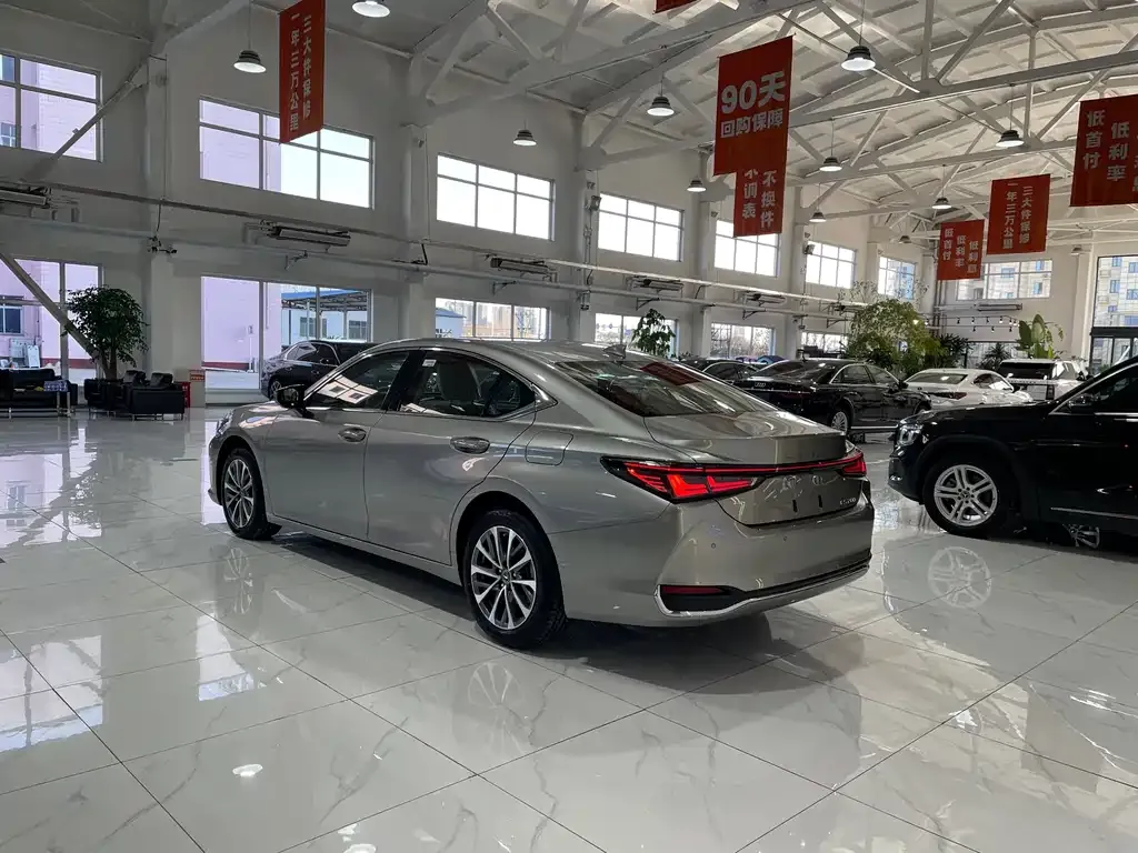 Lexus ES 2025 из CN, фото 4