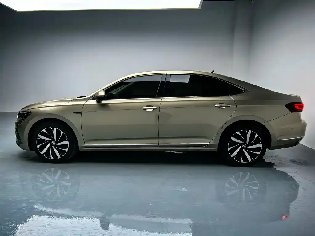 Volkswagen Passat 2022 из CN, фото 10