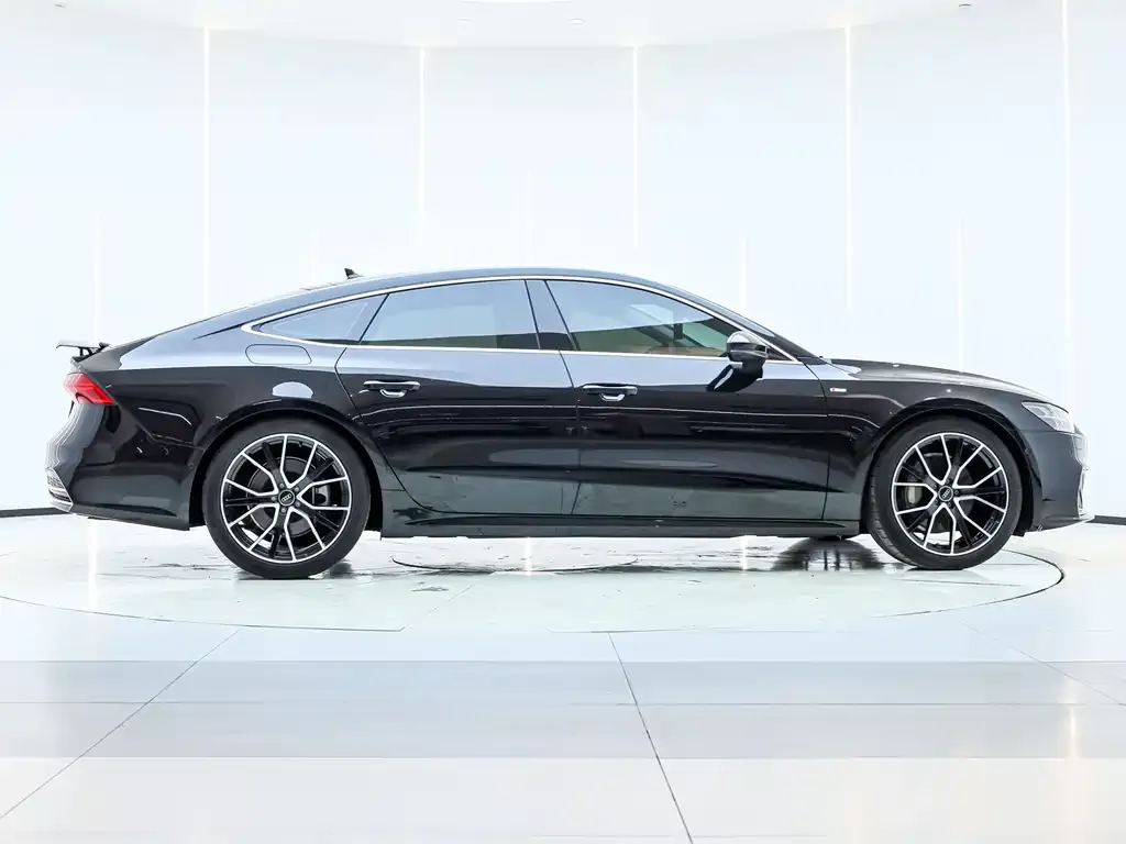 Audi A7 2022 из CN, фото 3
