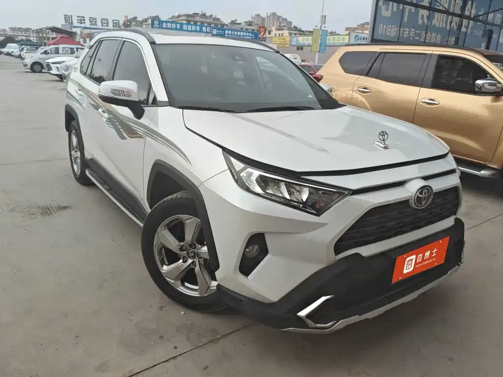 Toyota RAV4 — фото 6