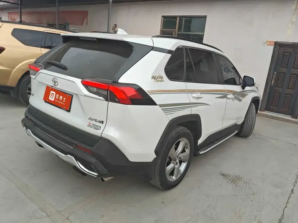 Toyota RAV4 — фото 4