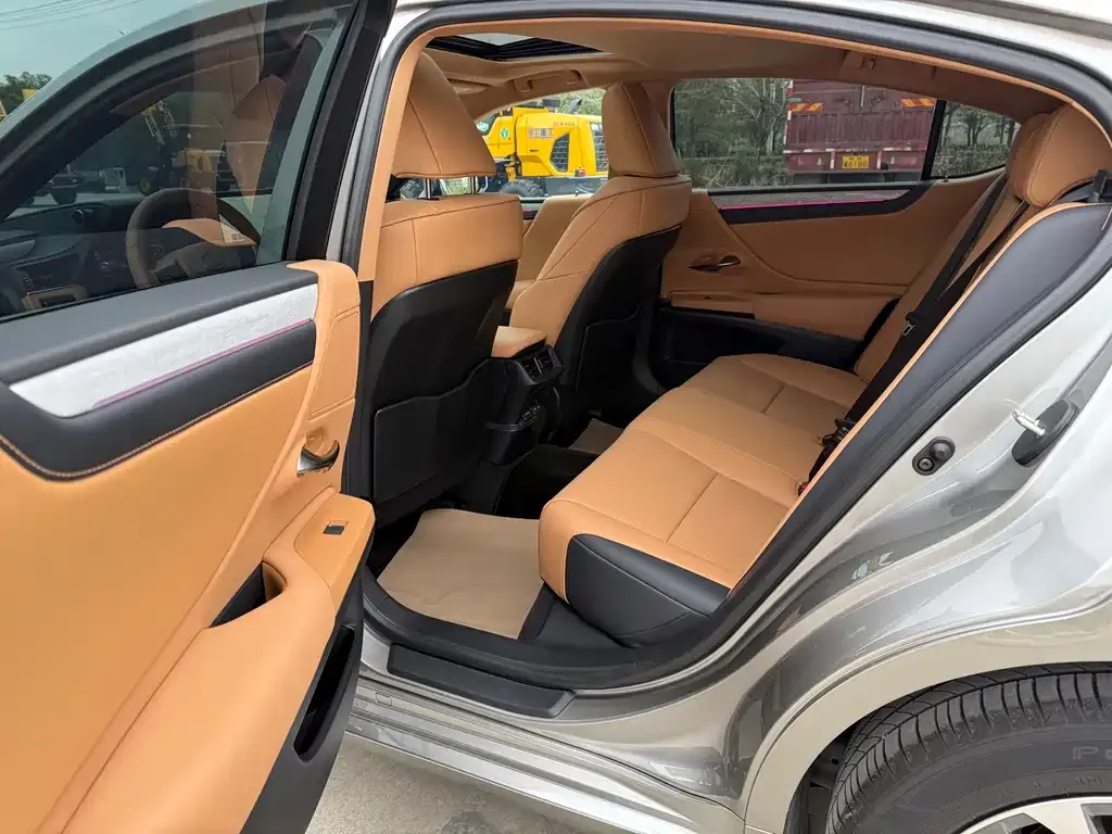 Lexus ES 2025 из CN, фото 2