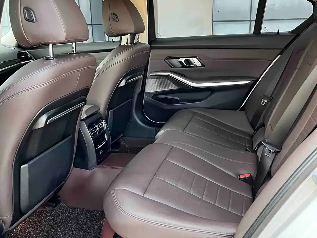 BMW 3 Series 2021 из CN, фото 10