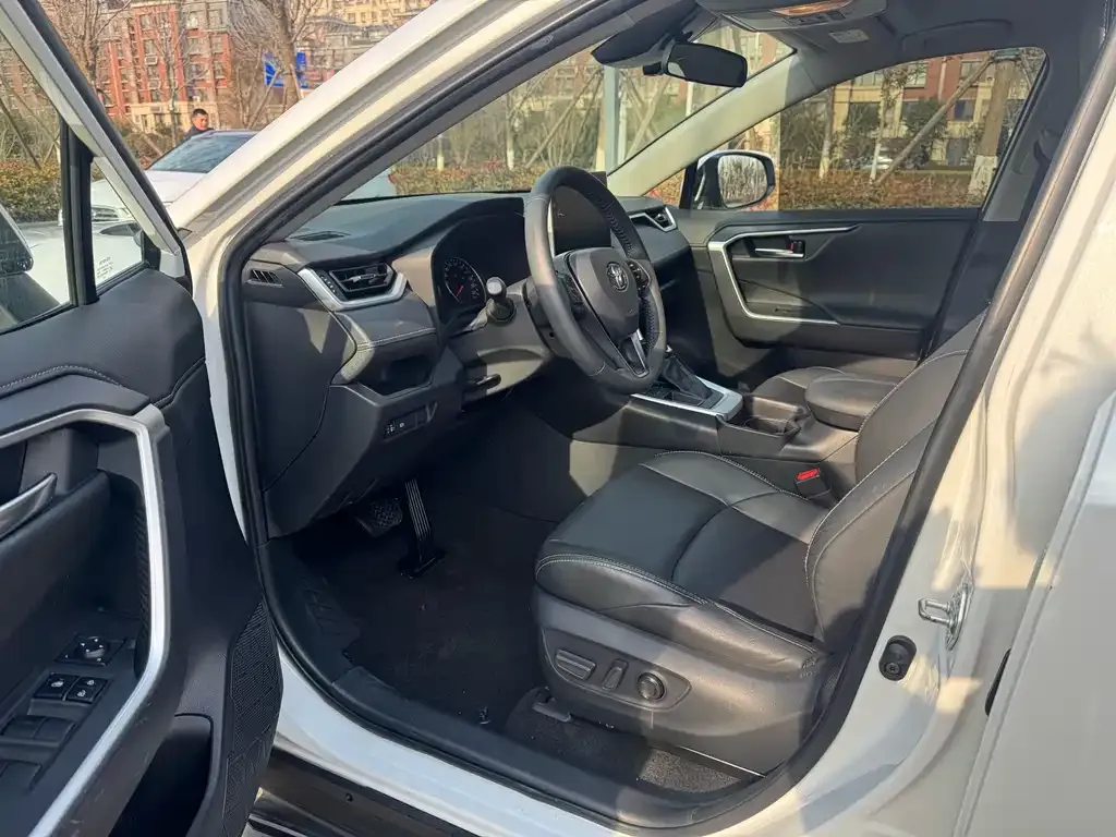 Toyota Wildlander 2021 из CN, фото 5
