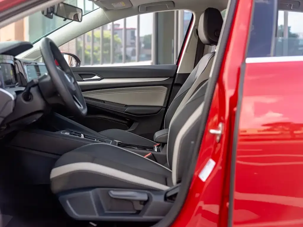 Volkswagen Golf 2022 из CN, фото 4