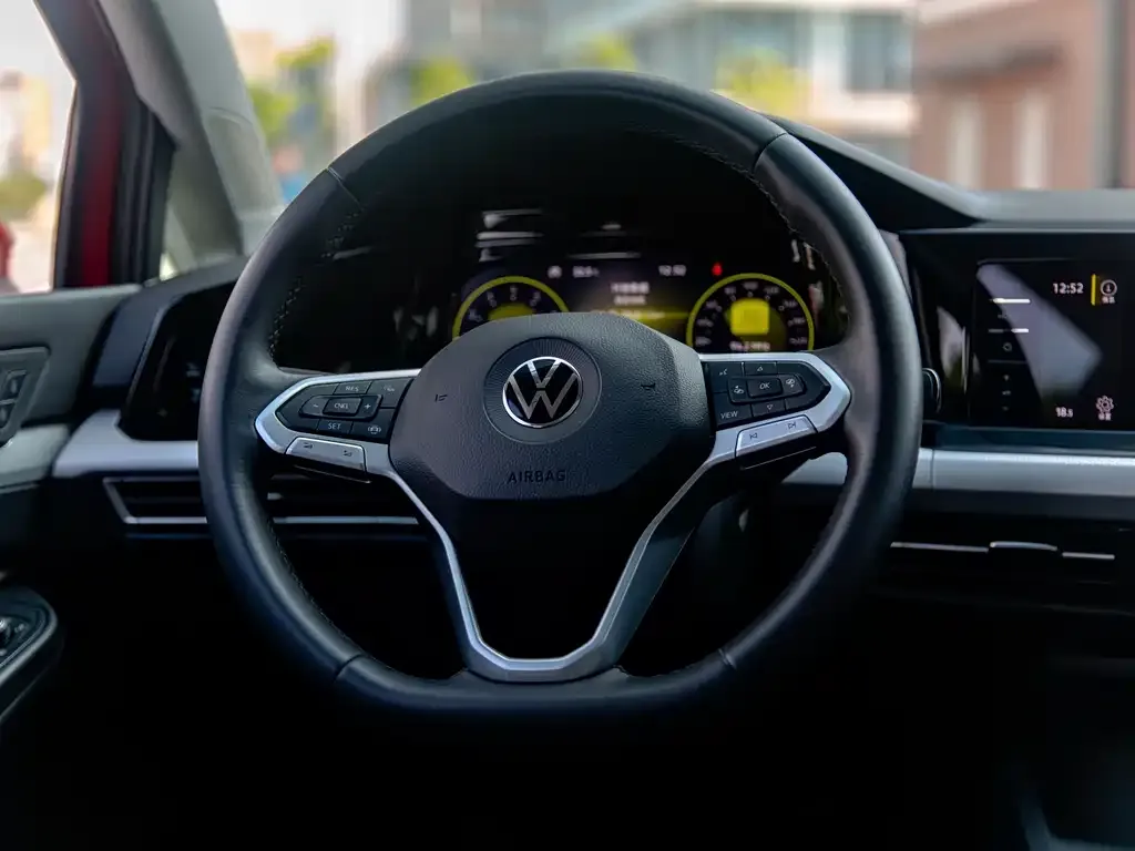 Volkswagen Golf 2022 из CN, фото 2