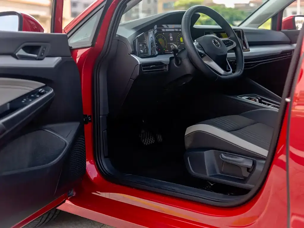 Volkswagen Golf 2022 из CN, фото 7