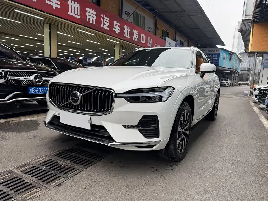 Volvo XC60 — фото 1