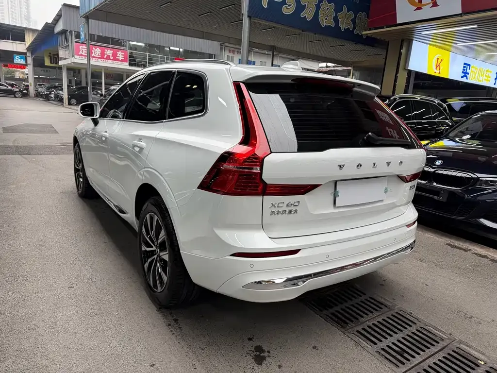 Volvo XC60 — фото 10