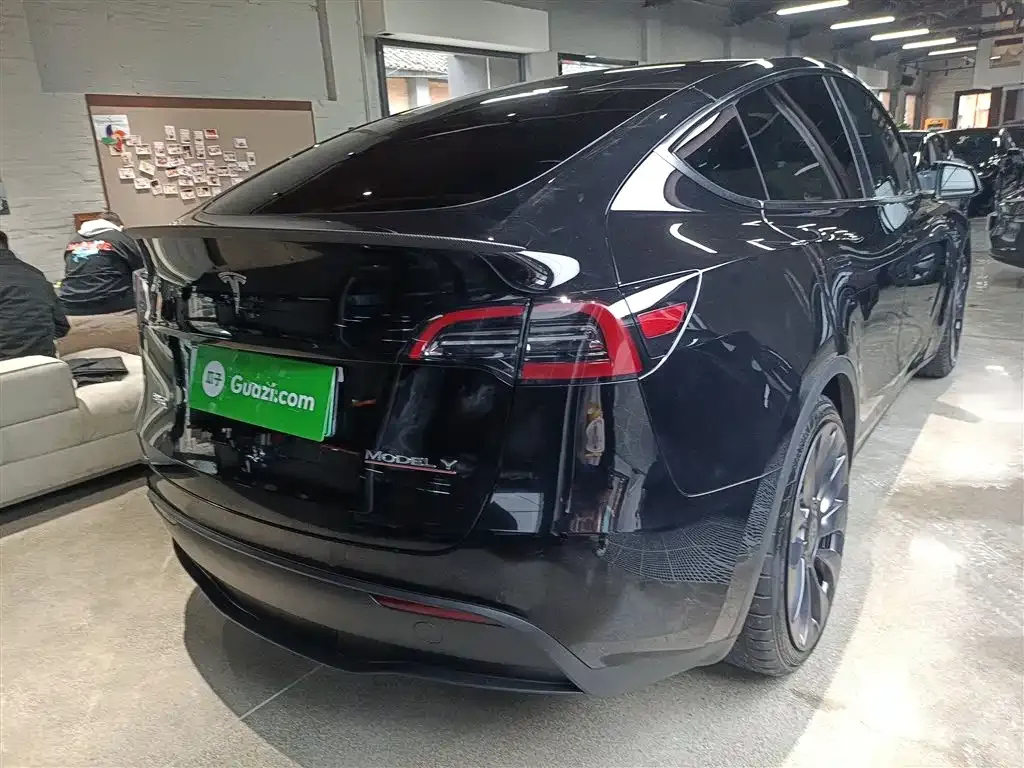 Tesla Model Y 2023 из CN, фото 2