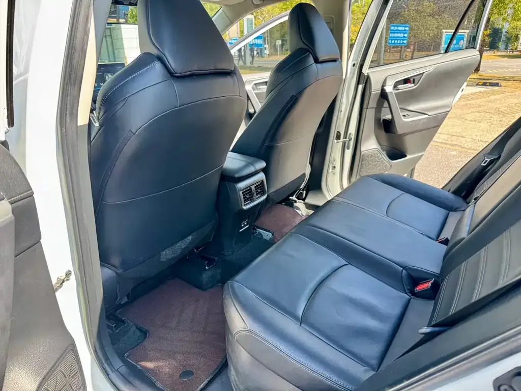 Toyota Wildlander 2021 из CN, фото 4