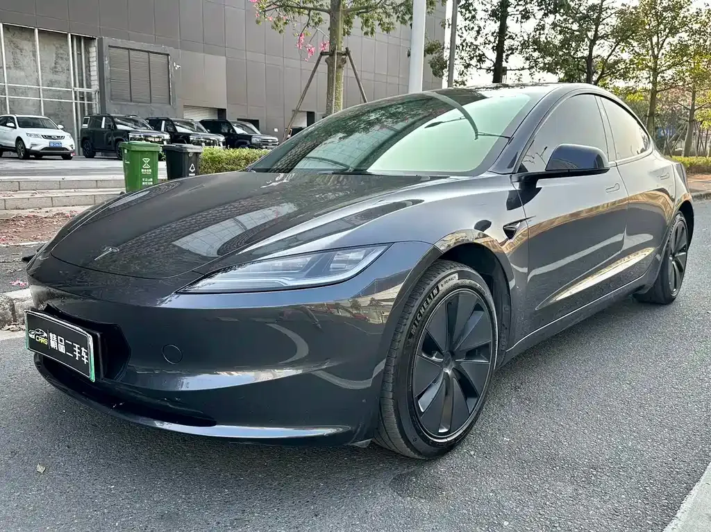 Tesla Model 3 — фото 1