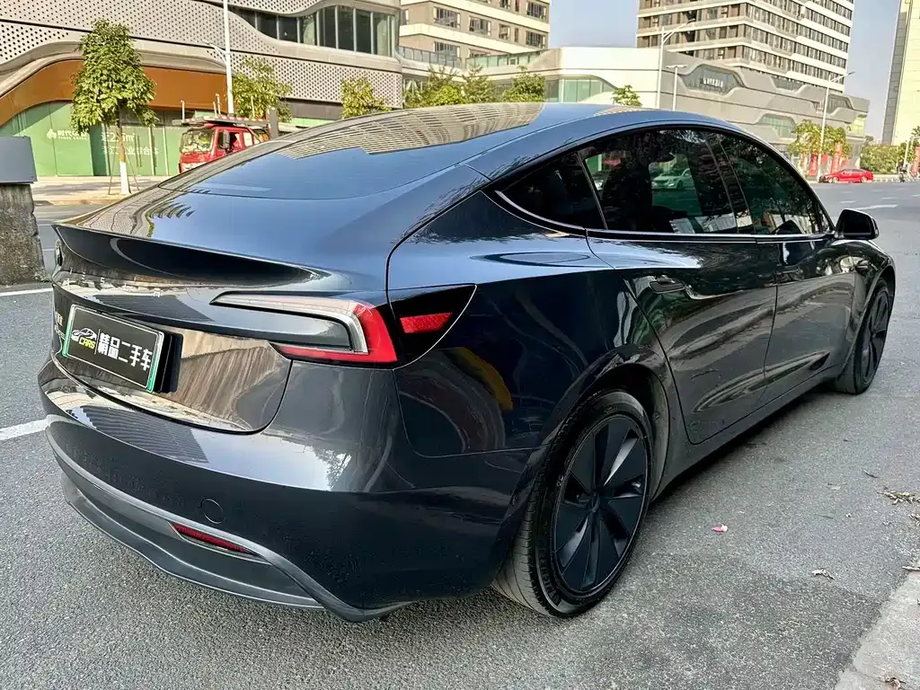 Tesla Model 3 — фото 4