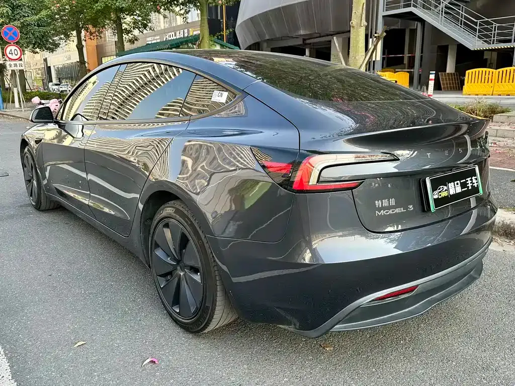 Tesla Model 3 — фото 6