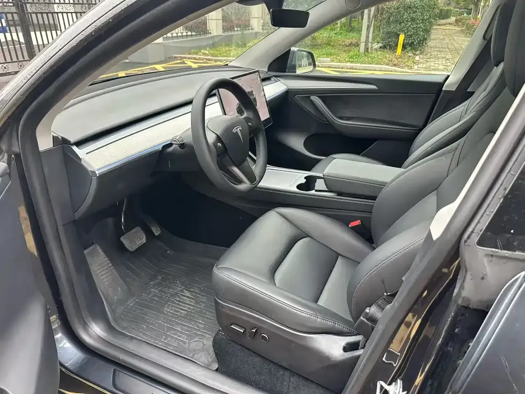 Tesla Model Y 2024 из CN, фото 3