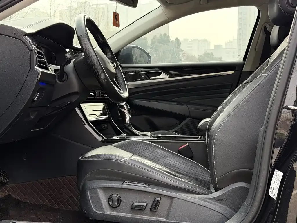 Volkswagen Passat 2022 из CN, фото 3