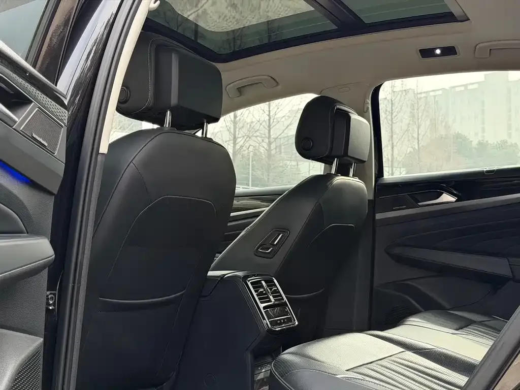 Volkswagen Passat 2022 из CN, фото 2
