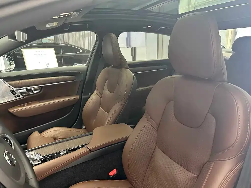 Volvo S90 2024 из CN, фото 8