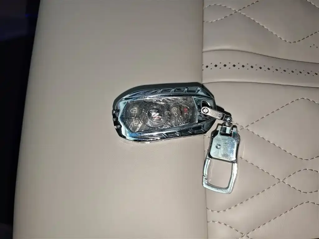 Buick GL8 2023 из CN, фото 2