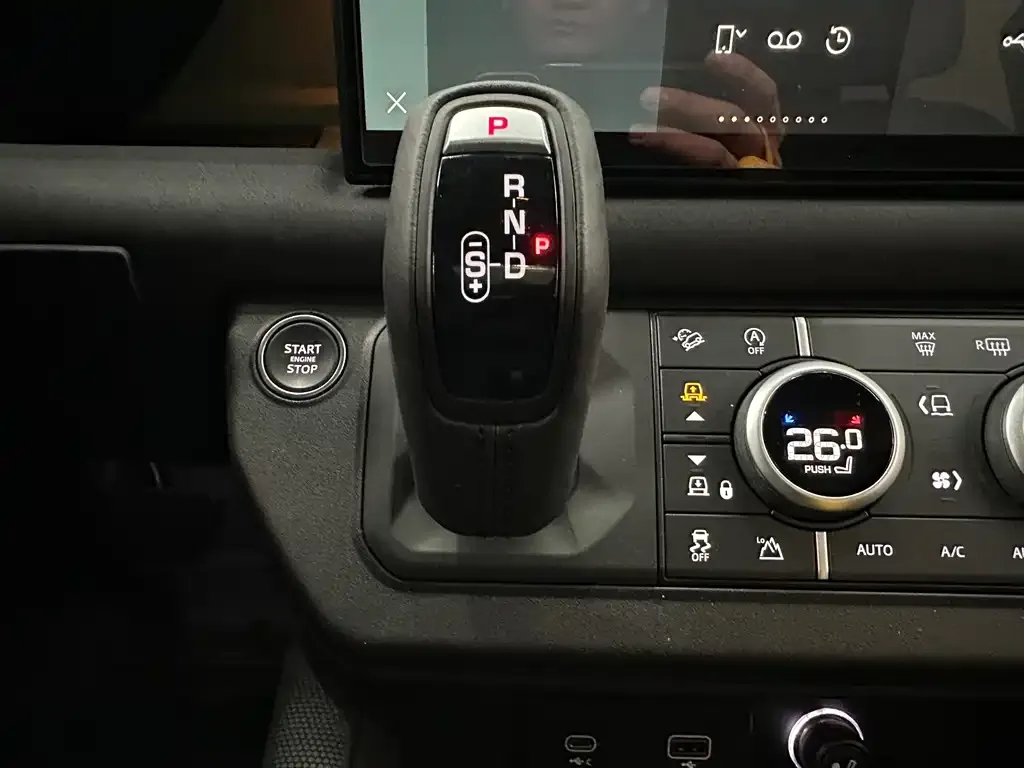 Land Rover Defender 2023 из CN, фото 2