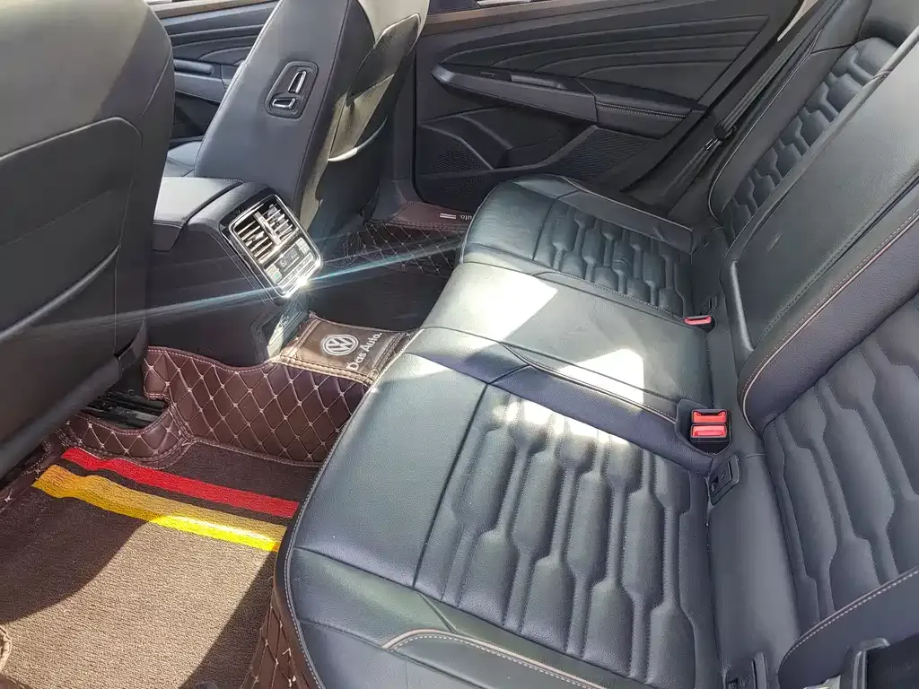 Volkswagen Passat 2021 из CN, фото 4
