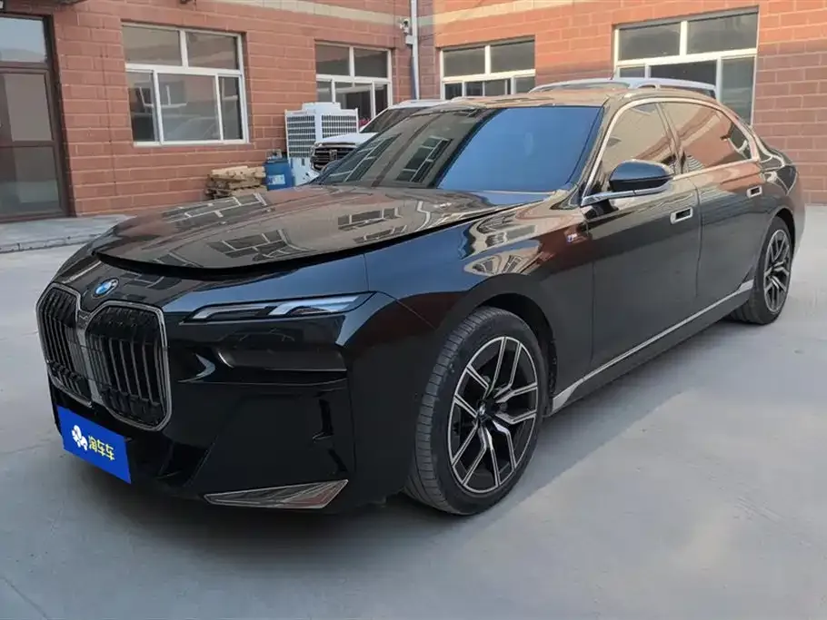 BMW 7 Series 2023 из CN, фото 1