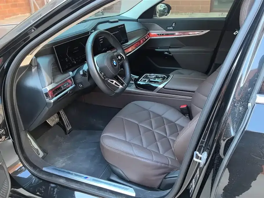 BMW 7 Series 2023 из CN, фото 9
