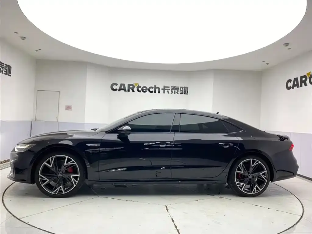 Audi A7L 2024 из CN, фото 2