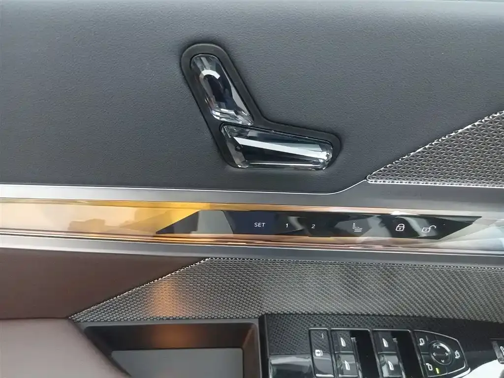 BMW 7 Series 2024 из CN, фото 9