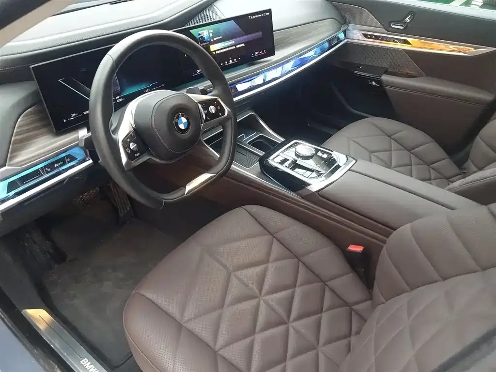 BMW 7 Series 2024 из CN, фото 10