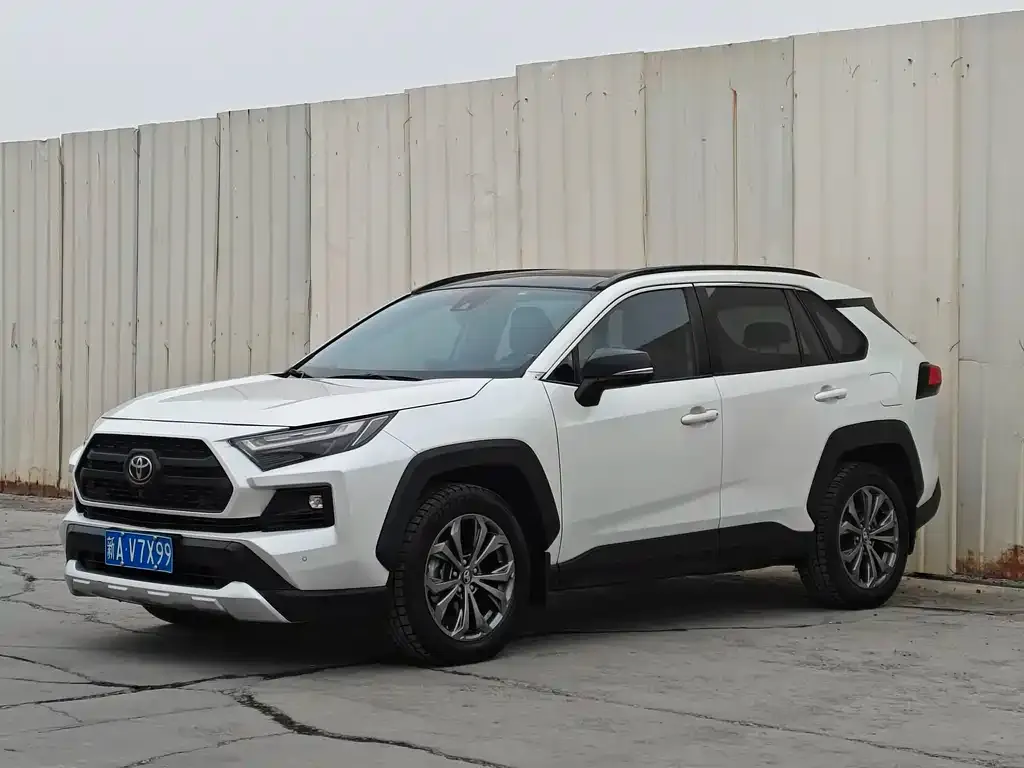 Toyota RAV4 2023 из CN, фото 1