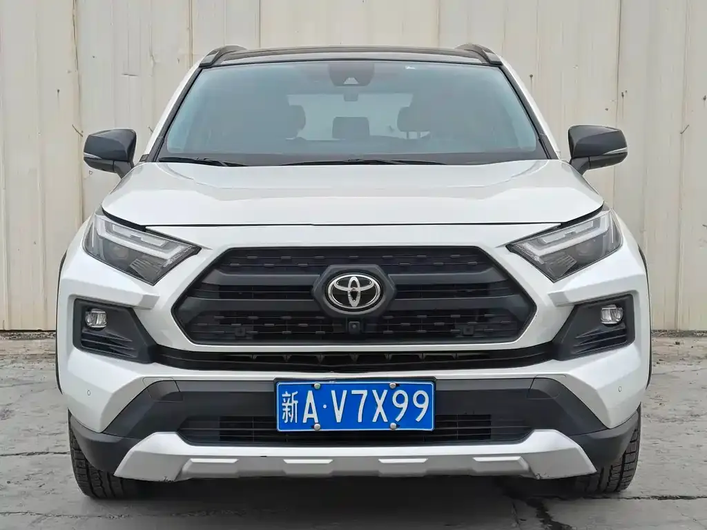 Toyota RAV4 2023 из CN, фото 2