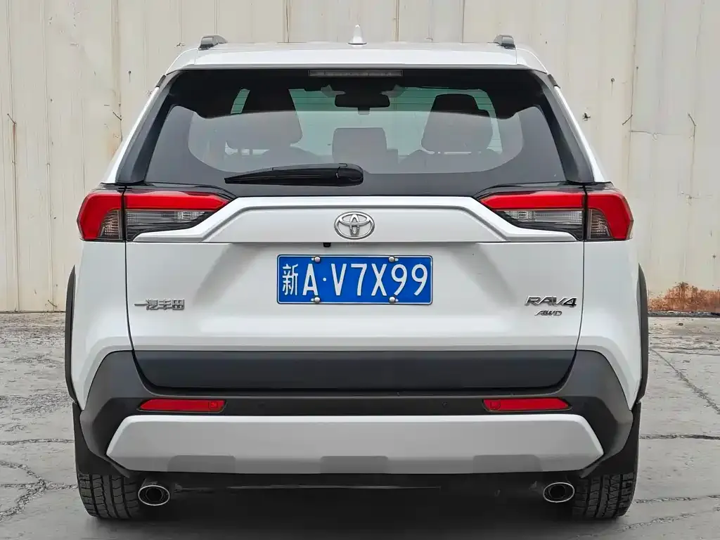 Toyota RAV4 2023 из CN, фото 4