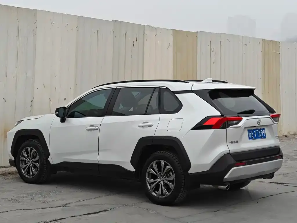 Toyota RAV4 2023 из CN, фото 5