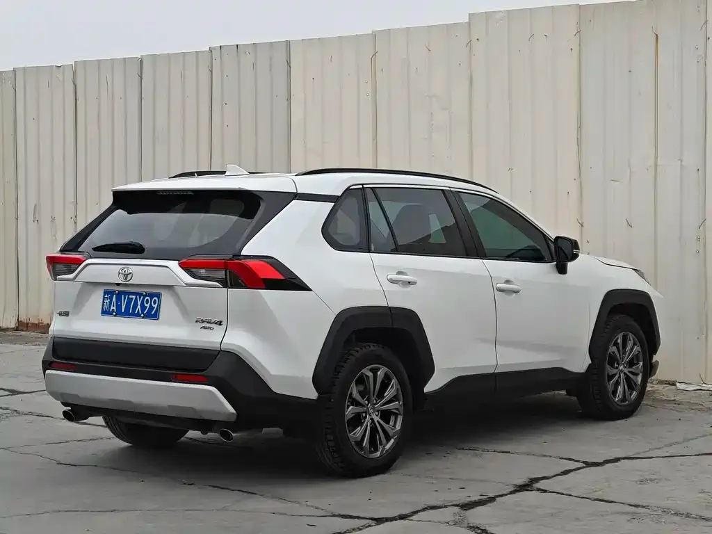 Toyota RAV4 2023 из CN, фото 6