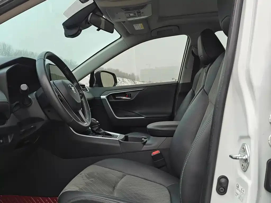 Toyota RAV4 2023 из CN, фото 8