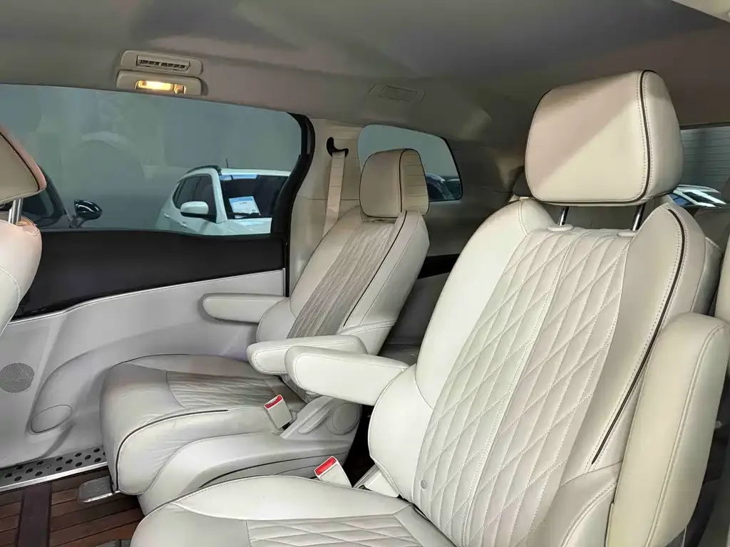 Buick GL8 2021 из CN, фото 2