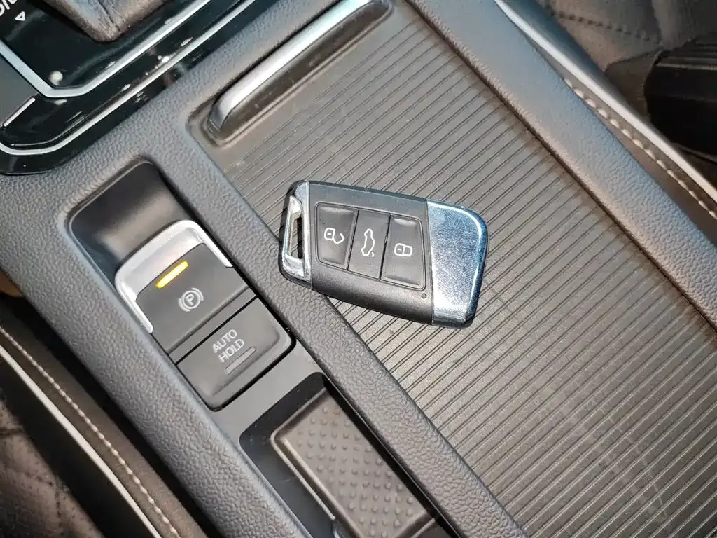 Volkswagen Magotan GTE PHEV 2023 из CN, фото 9