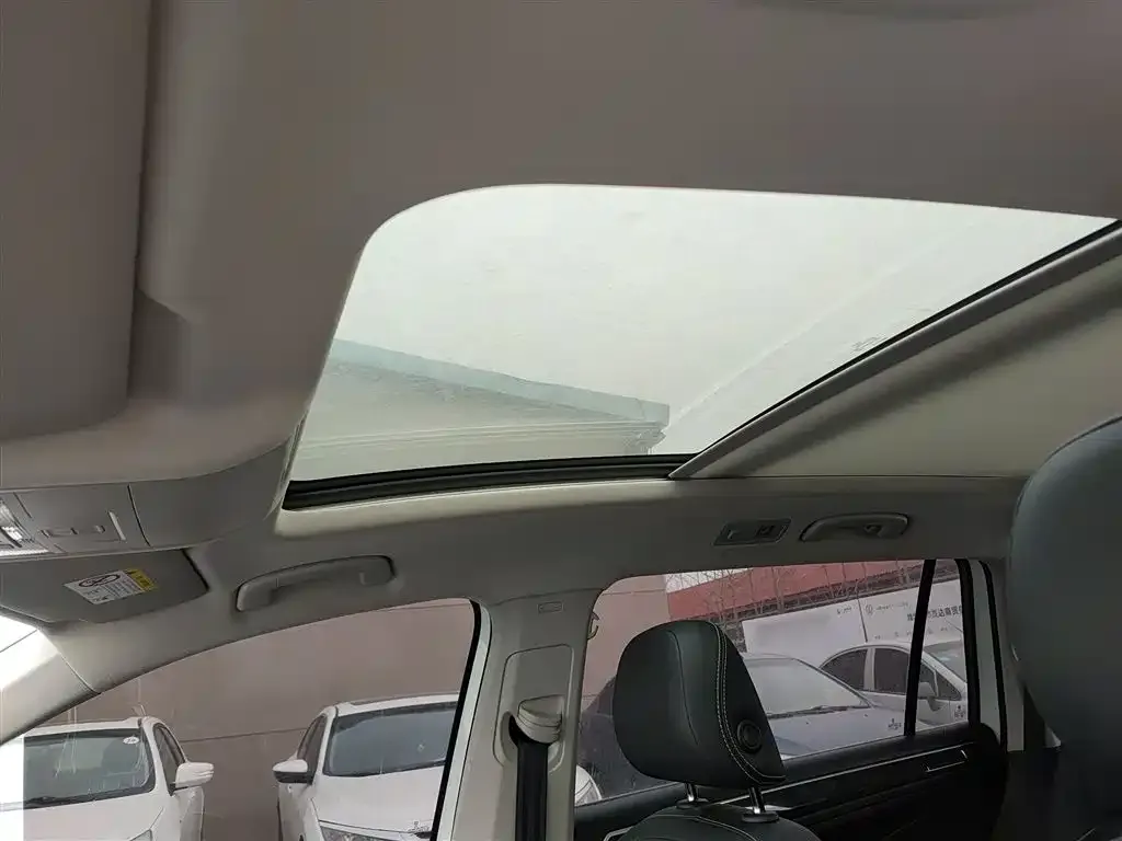 Volkswagen Tiguan L 2023 из CN, фото 2