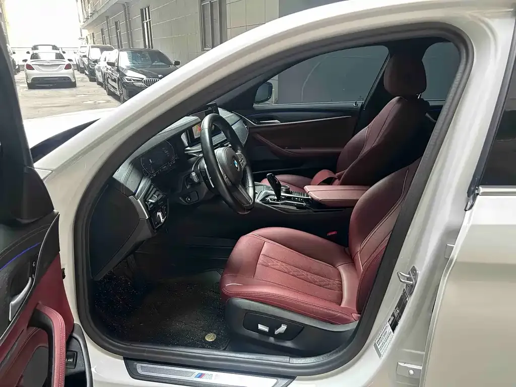 BMW 5 Series 2023 из CN, фото 4