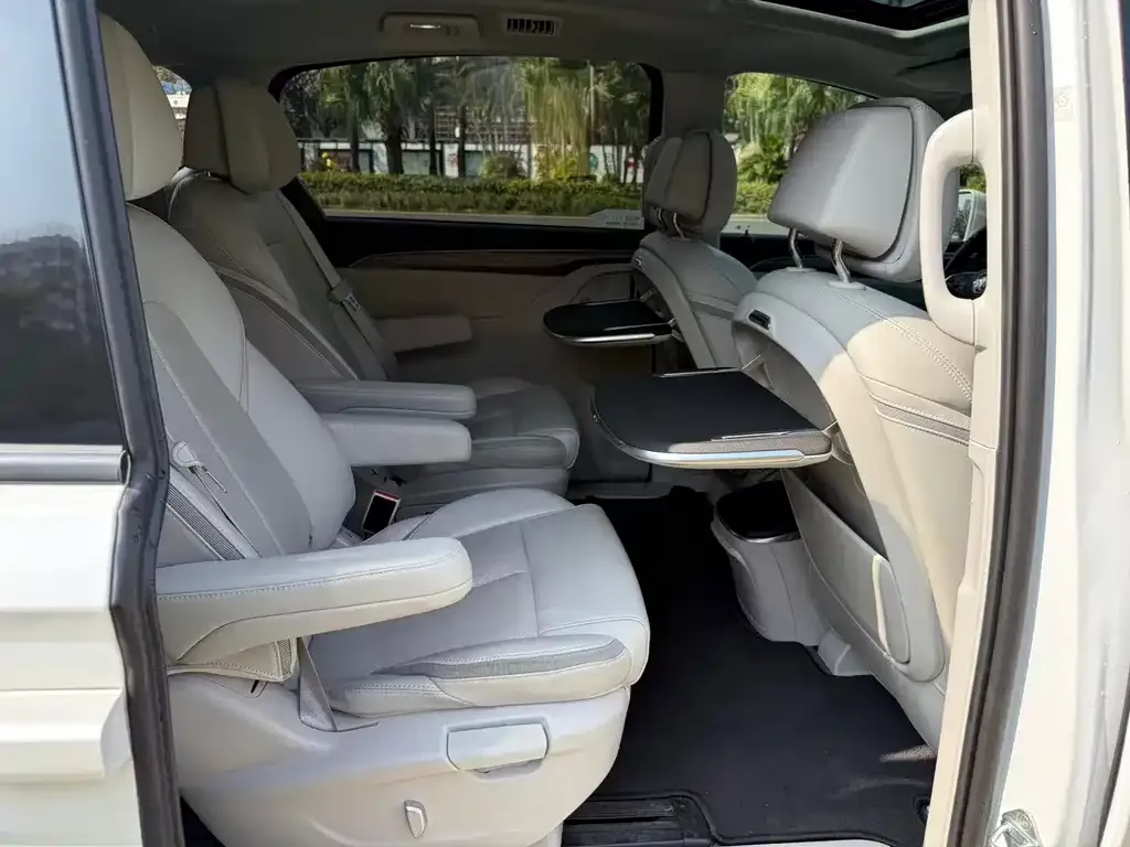 Buick GL8 2022 из CN, фото 3