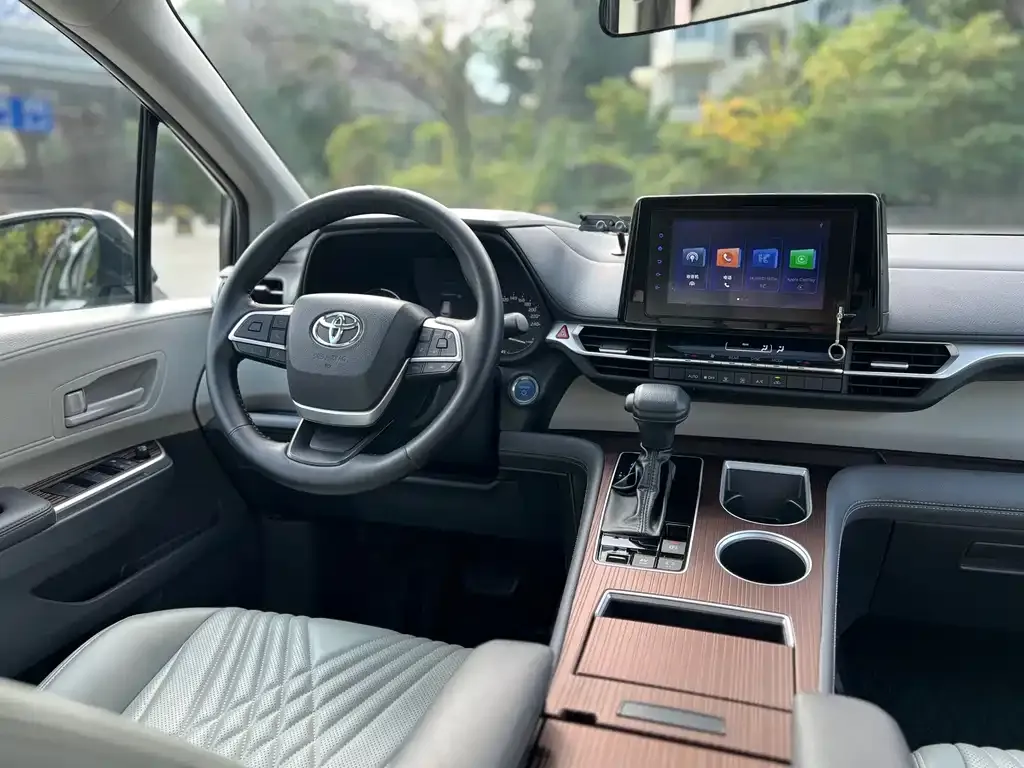 Toyota Sienna 2023 из CN, фото 3