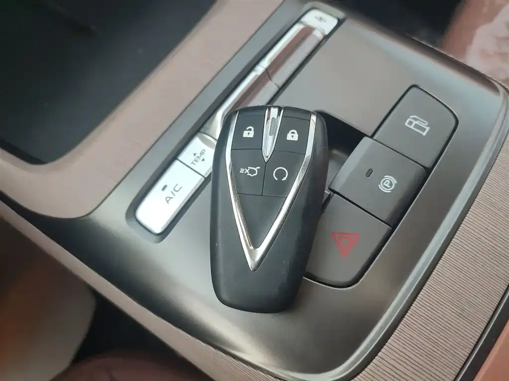 Changan Eado PHEV 2025 из CN, фото 2