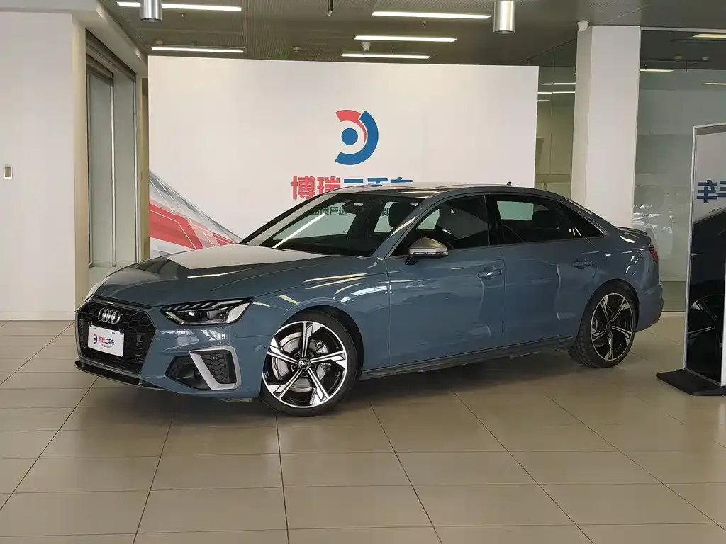 Audi A4L 2022 из CN, фото 1