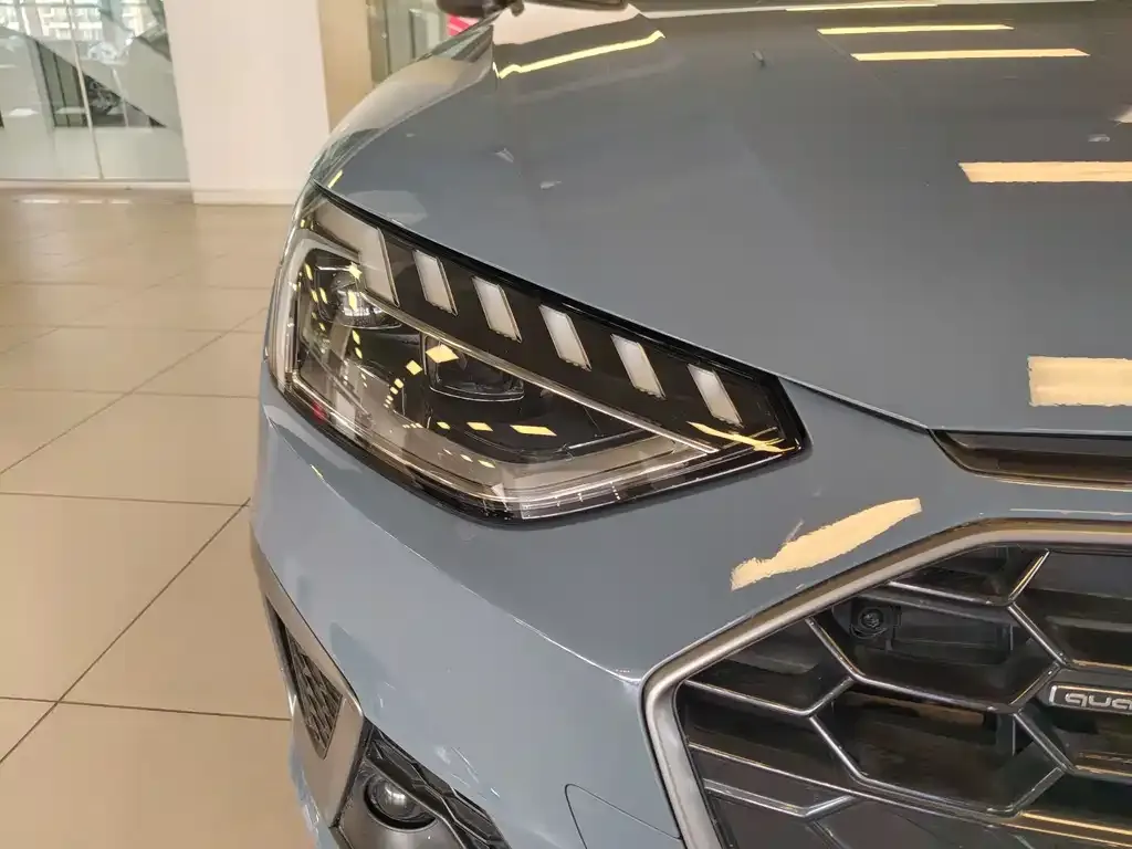 Audi A4L 2022 из CN, фото 4